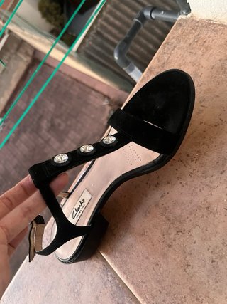 Sandalias Clarks de ante Negras con Joyas