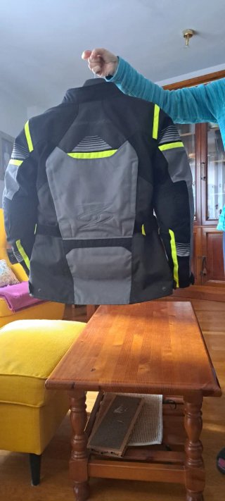Chaqueta Moto Negra y Gris con Detalles Flúor