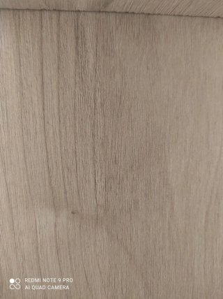 Litera de madera color beige sin colchones.