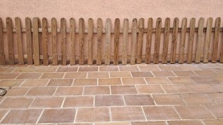 Valla de madera con puerta