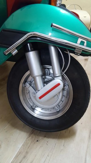 Vespa Iris 200cc Scooter Verde y Rojo