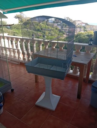 Jaula para pájaros con soporte