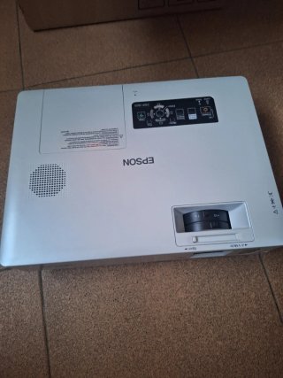 Proyector Epson LCD EMP-1825 con su mando y cables