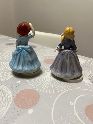 2 Bambole in Porcellana con Musica da Collezione