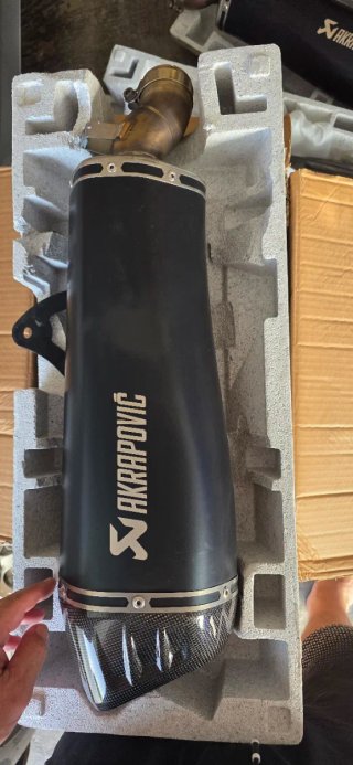 Tubo de escape Akrapovič suzuki hayabusa