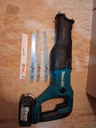 Sierra Sable Makita y Atornillador Makita