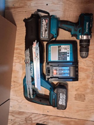 Sierra Sable Makita y Atornillador Makita