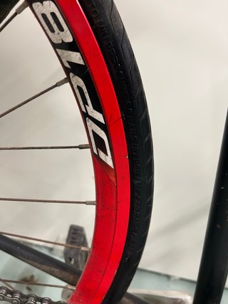 Bicicleta Carretera/Urbana Negra Ruedas Rojas