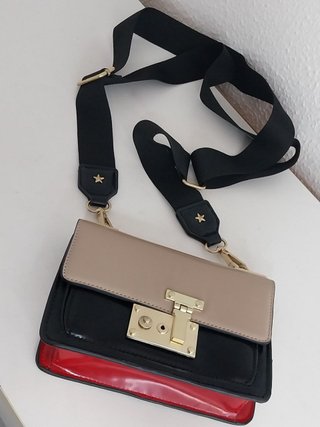 Bolso bandolera tricolor de Zara
