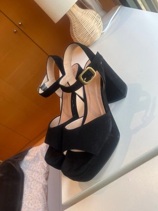 Zapatos de tacón negros con plataforma