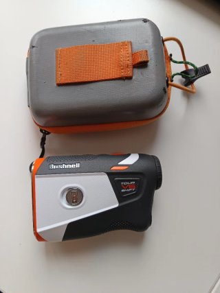 Range finder Bushnell Tour V6