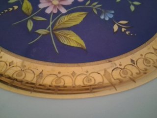 Platos de porcelana con flores y oro