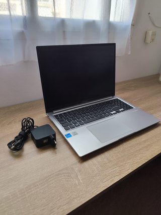 ASUS VivoBook 16” i5 8GB 512GB SSD W11