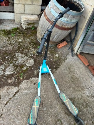 Patinete manual azul