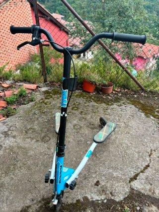 Patinete manual azul