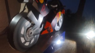 KTM de cartón tamaño real