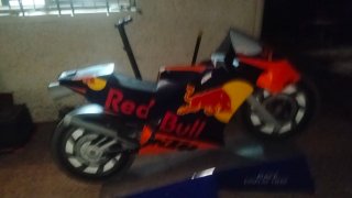 KTM de cartón tamaño real