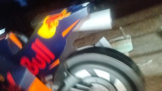 KTM de cartón tamaño real