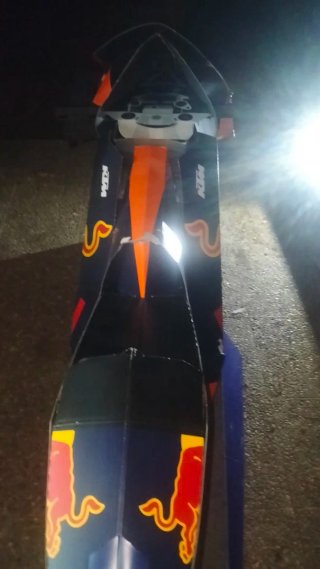 KTM de cartón tamaño real