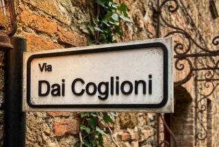 Via Dai Coglioni - Segnale Stradale