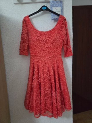 Vestido coral encaje espalda escotada