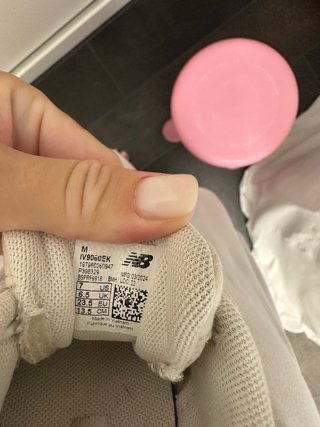 Tenis New Balance 9060 Niños Beige/Blanco  23.5