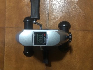 Pedaleador o minibicicleta estática.