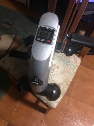 Pedaleador o minibicicleta estática.