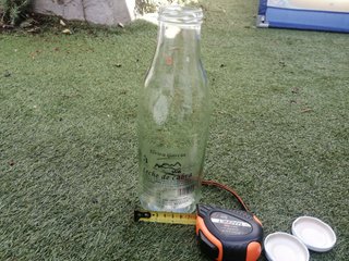 Botellas de cristal con tapa metálica