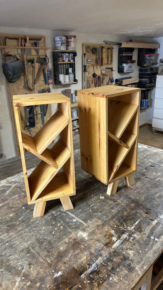 HAREK: Mesita de noche madera