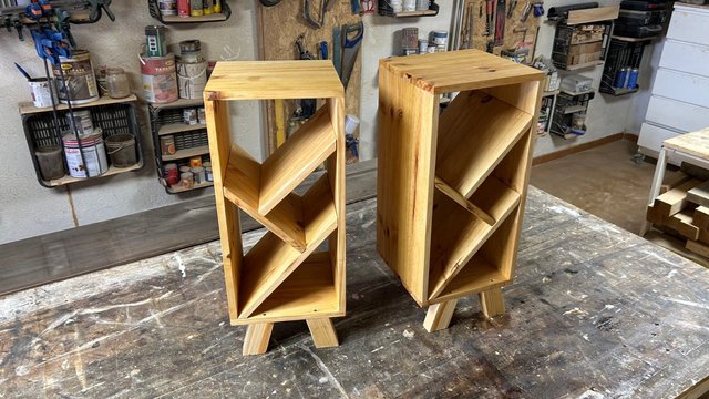 HAREK: Mesita de noche madera