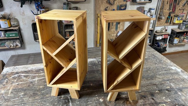 HAREK: Mesita de noche madera