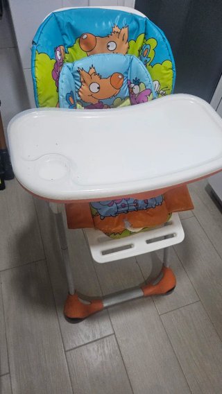 Trona de bebé con divertido estampado