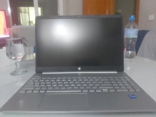 Laptop HP 15s-fq4048ns Plata