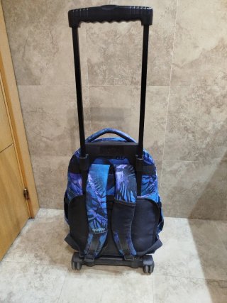 Mochila Totto con ruedas en perfecto estado.