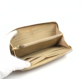 Lote Carteras Coach, Valentino para restaurar