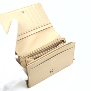 Lote Carteras Coach, Valentino para restaurar