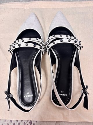 Sandalias Bershka punta blancas talla 38