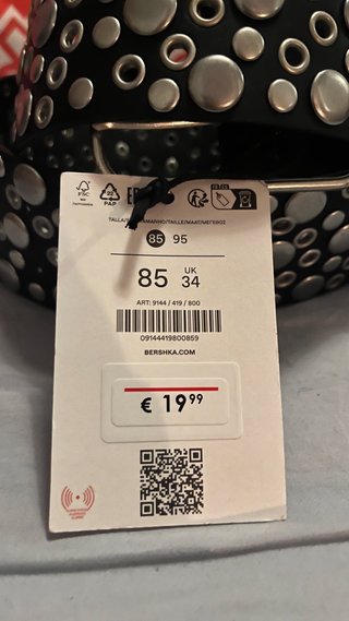 Cinturón Bershka tachuelas plateadas