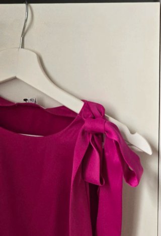 Blusa fuscia con lazada Talla 40