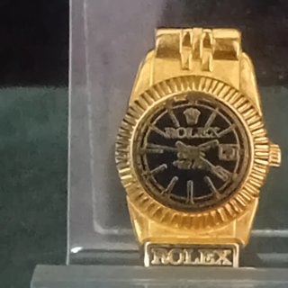 Spilla Rolex nero e Oro
