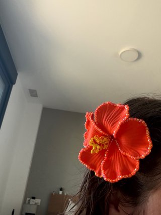 Pinza flor naranja con diamantes