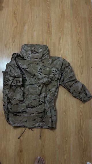 Traje de intemperie con tirantes