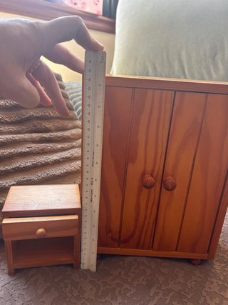 Armario de madera para muñecas