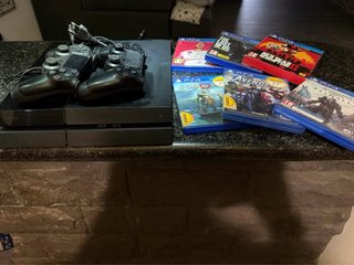 Console PS4 con 2 controller e 5 giochi