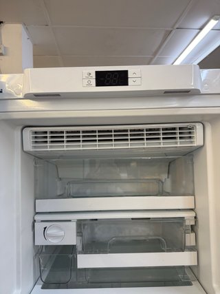 Congelador Midea 186x60 nuevo de tara
