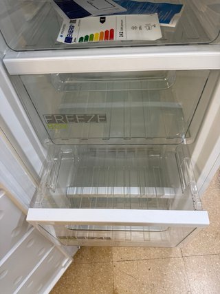 Congelador Midea 186x60 nuevo de tara