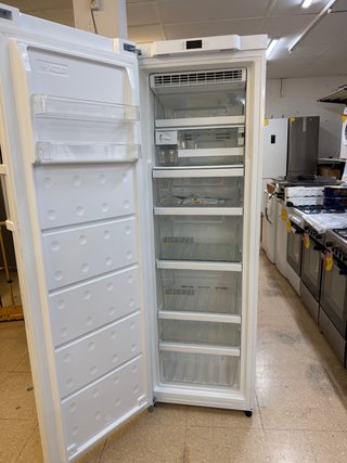Congelador Midea 186x60 nuevo de tara