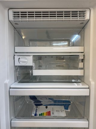 Congelador Midea 186x60 nuevo de tara