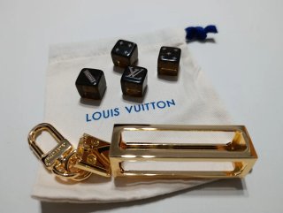 Llavero Louis Vuitton estructura metálica negro